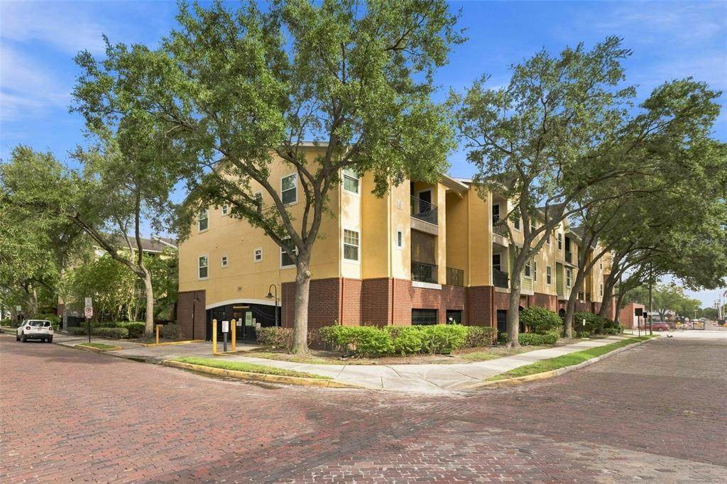 2010 Palm Avenue - Photo 1