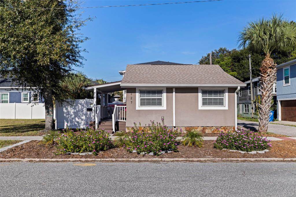 327 25TH Street - Photo 1