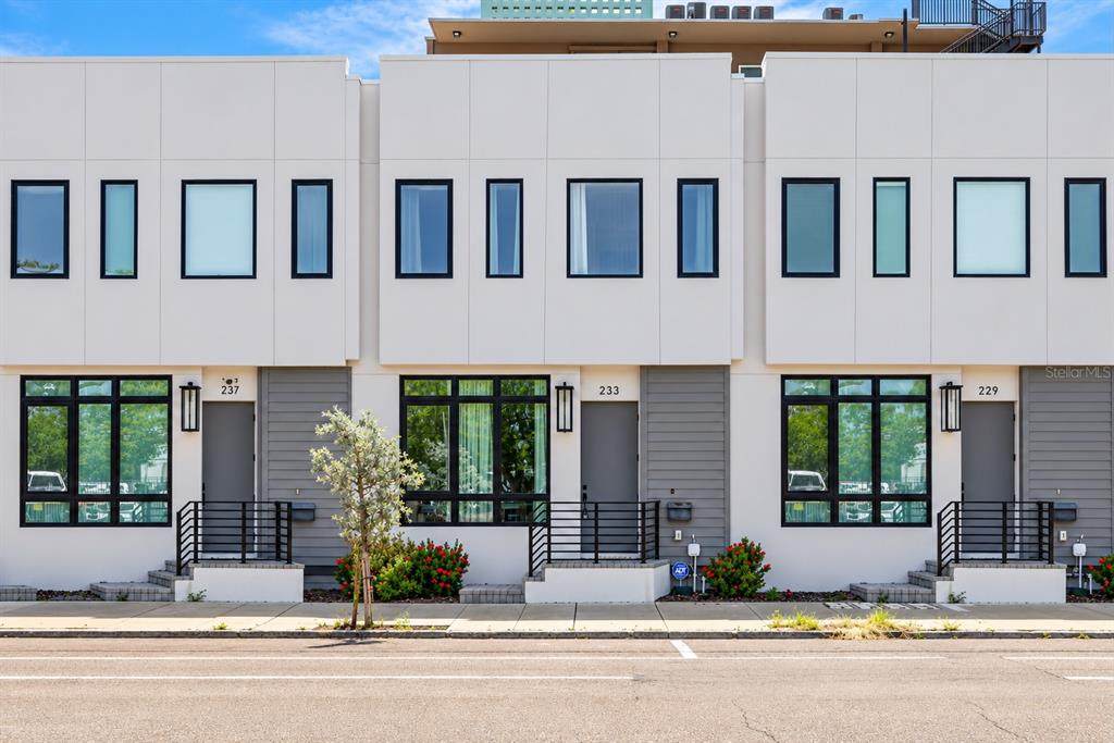 233 8TH Street - Photo 1