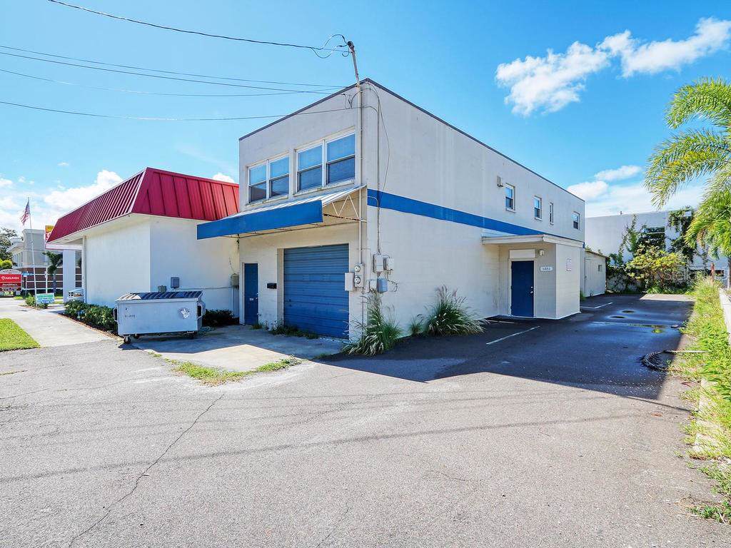 1221 Court Street - Photo 1