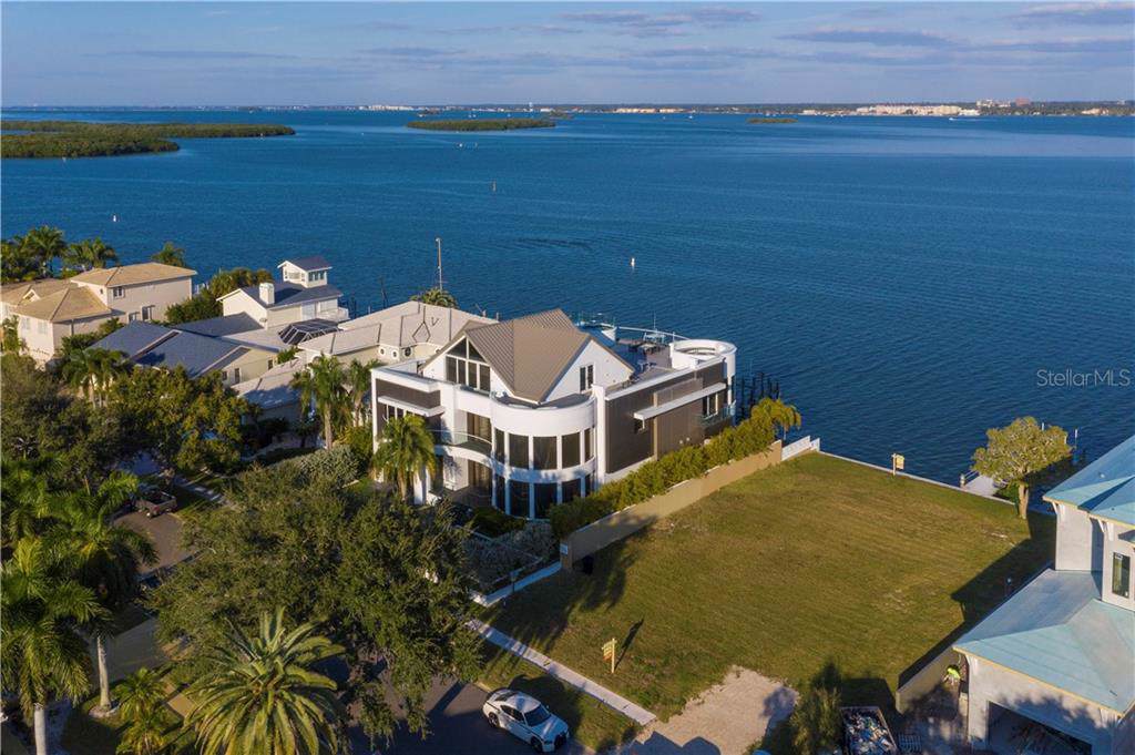 831 Harbor Island - Photo 1