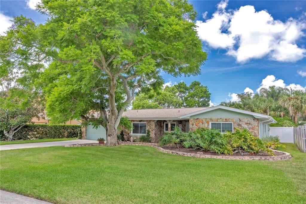 546 Lois Ln - Photo 1