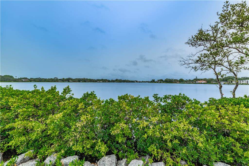 803 Whitcomb Boulevard - Photo 1