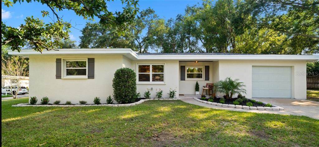 995 Hillwood Drive - Photo 1