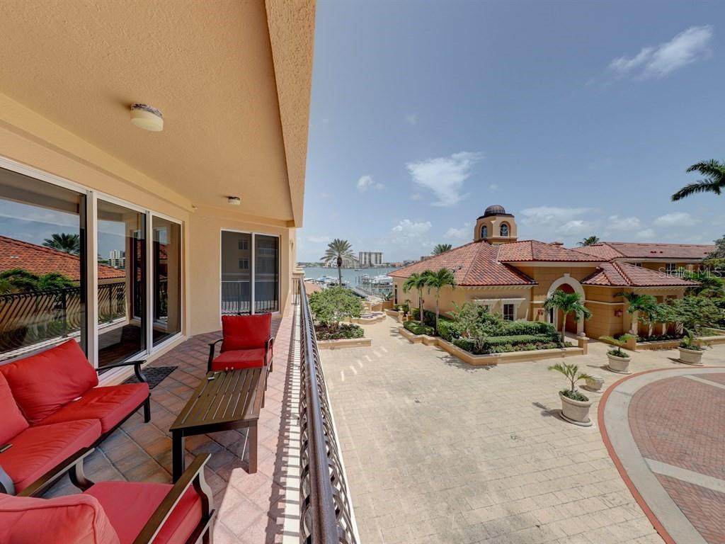 521 Mandalay Avenue - Photo 1