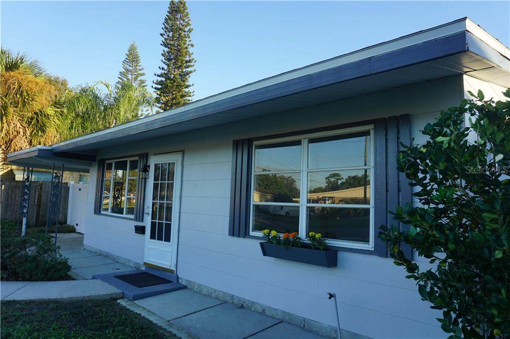 928 58 Avenue - Photo 1