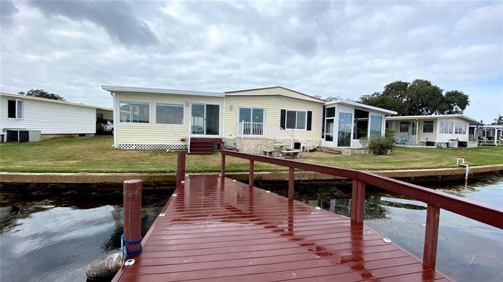 320 Colonial Boulevard - Photo 1