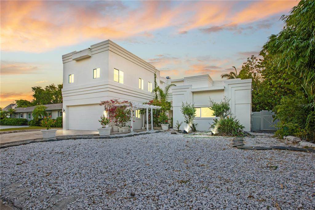 502 Driftwood Drive - Photo 1
