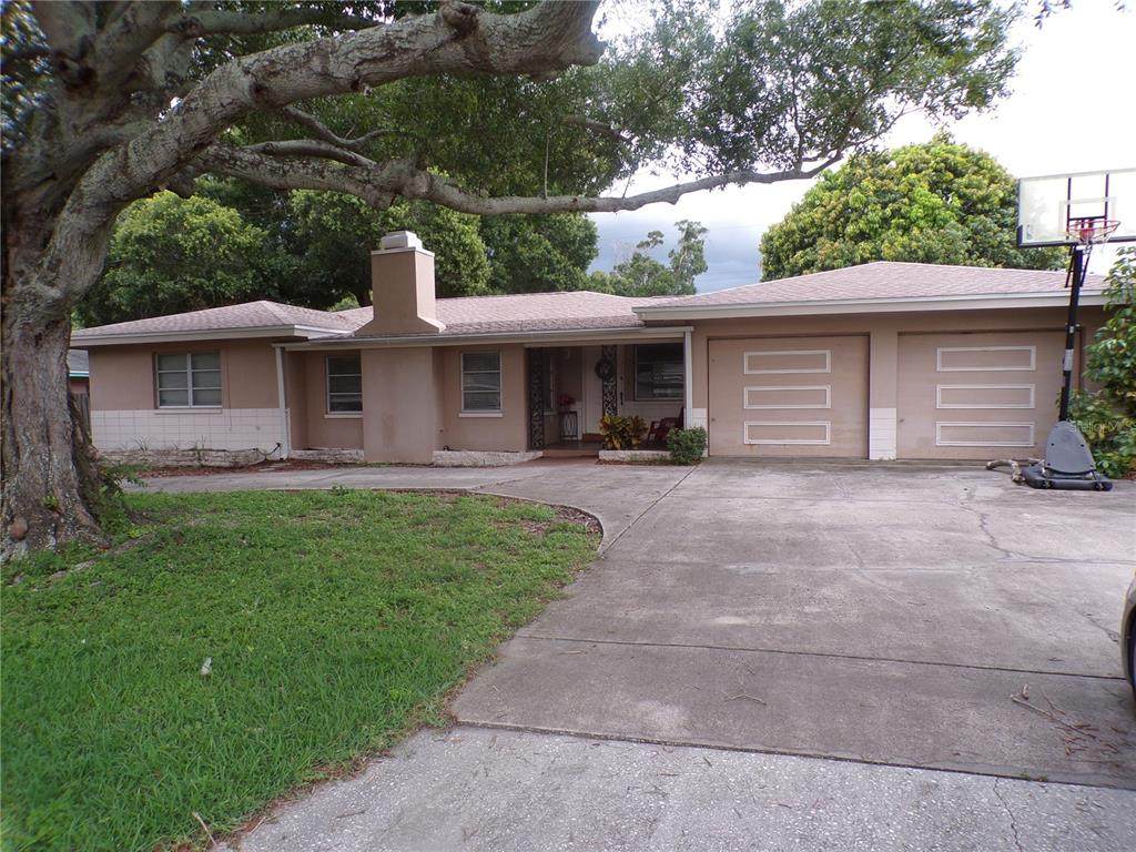 1631 Pinewood Drive - Photo 1