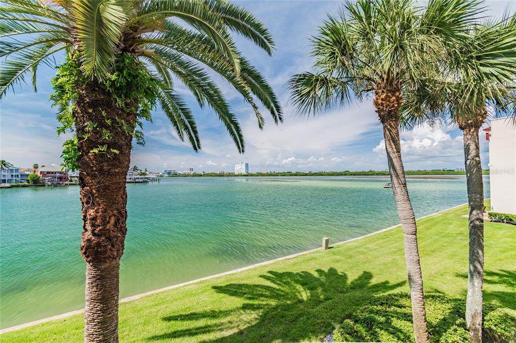 868 Bayway Boulevard - Photo 1