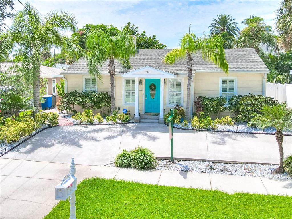 744 Bay Esplanade - Photo 1