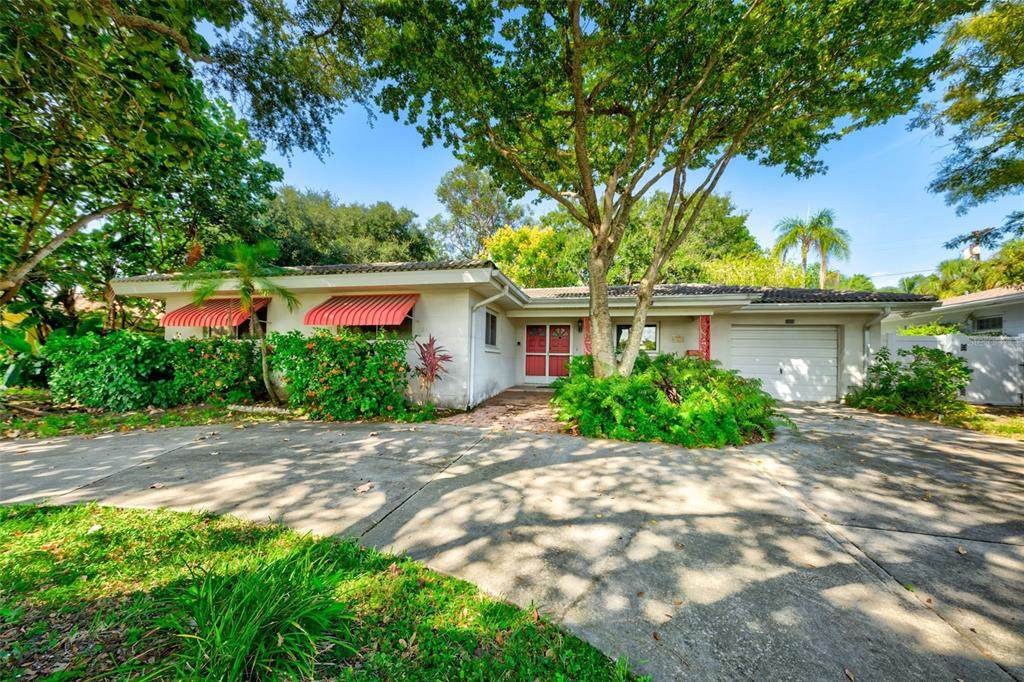 1020 Mandalay Avenue - Photo 1