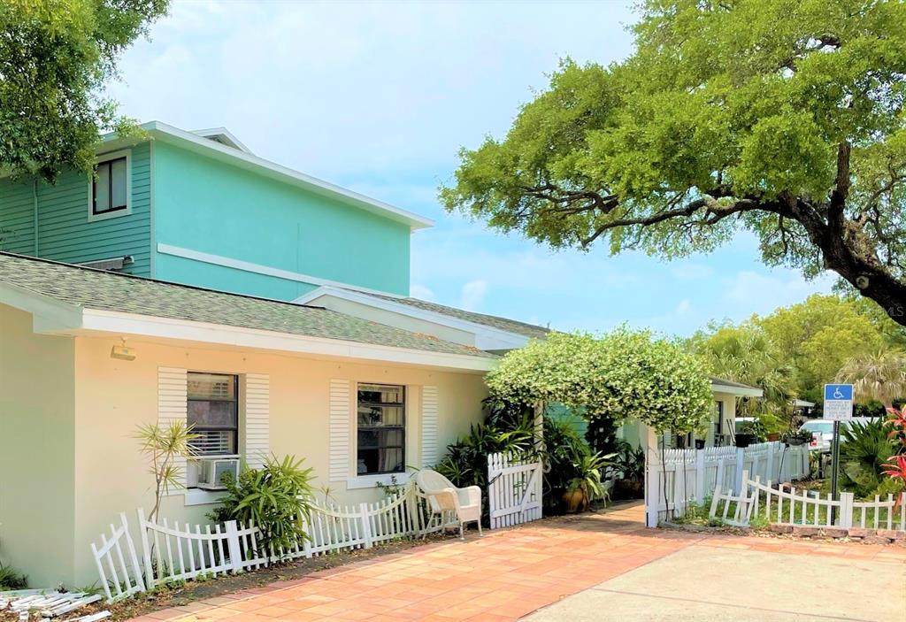 639 Michigan Boulevard - Photo 1