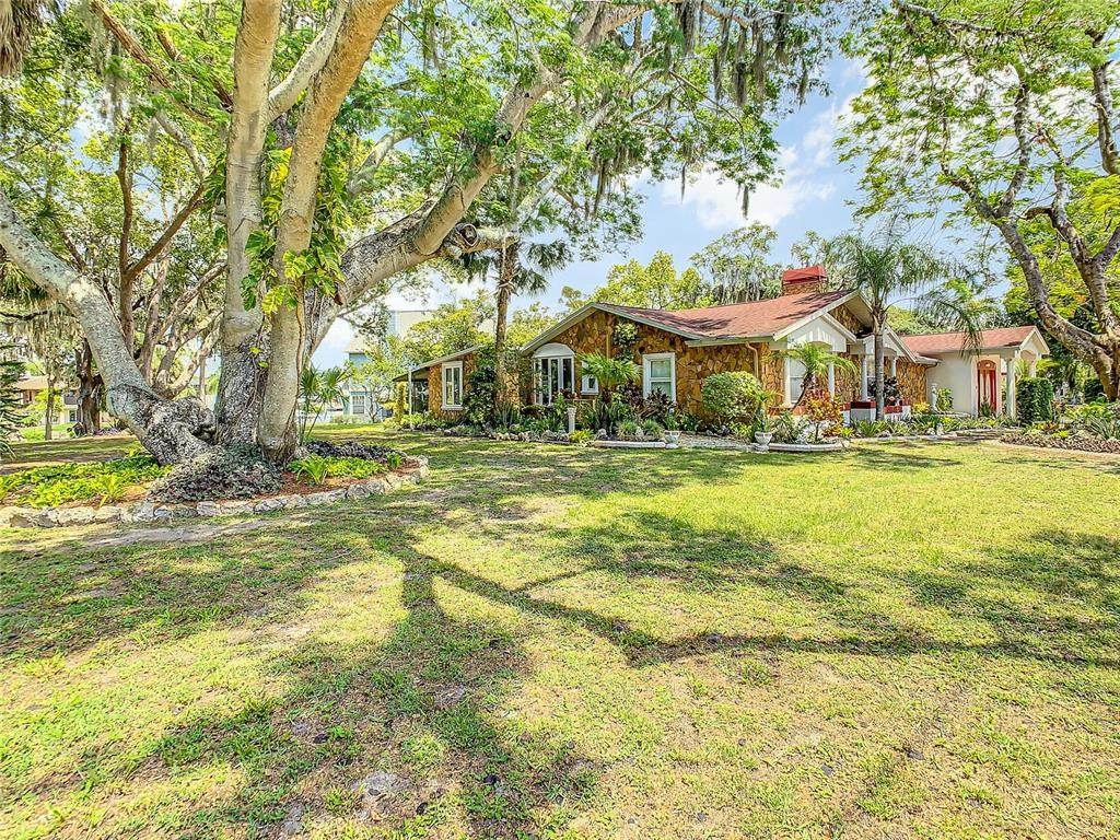 6075 Oleander Avenue - Photo 1
