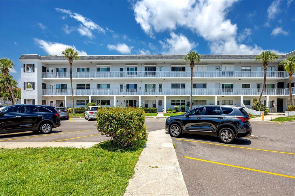 2001 World Parkway Boulevard - Photo 1