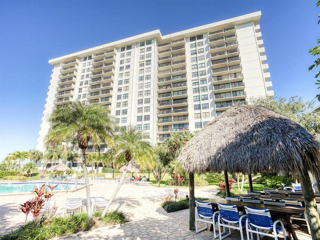 400 Island Way - Photo 1
