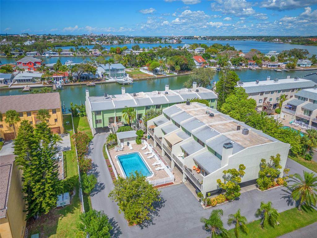 320 Windrush Boulevard - Photo 1