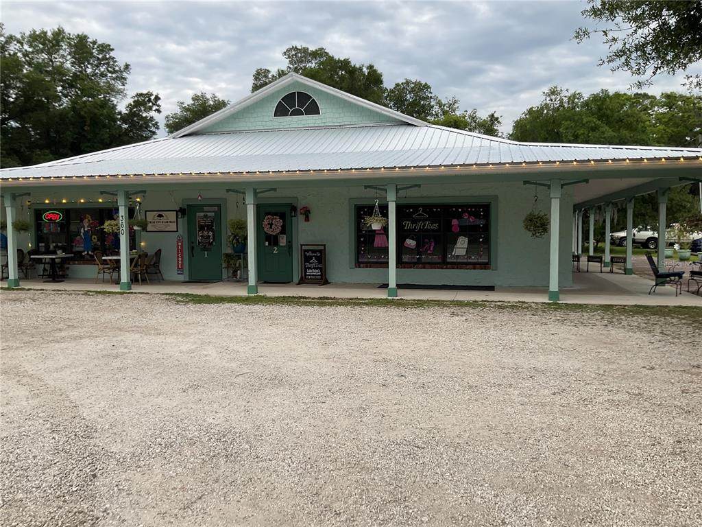 360 Lakeview Drive - Photo 1