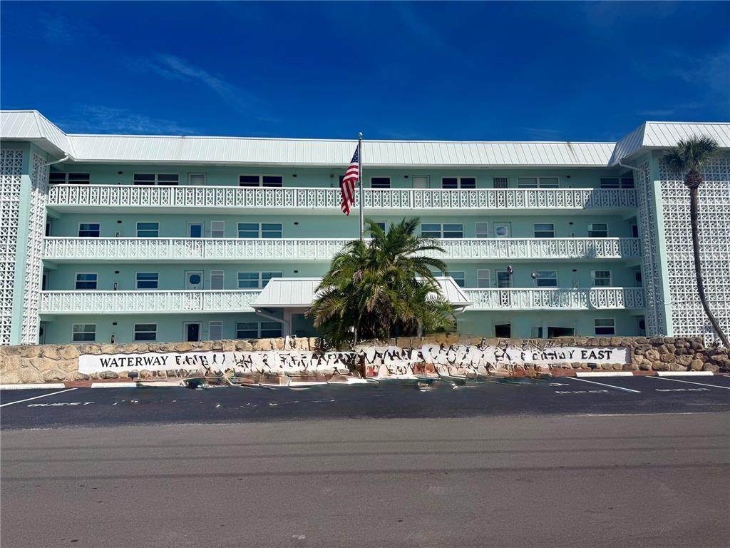 325 Causeway - Photo 1