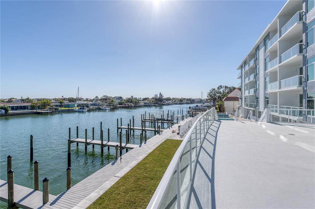 415 Island Way - Photo 1