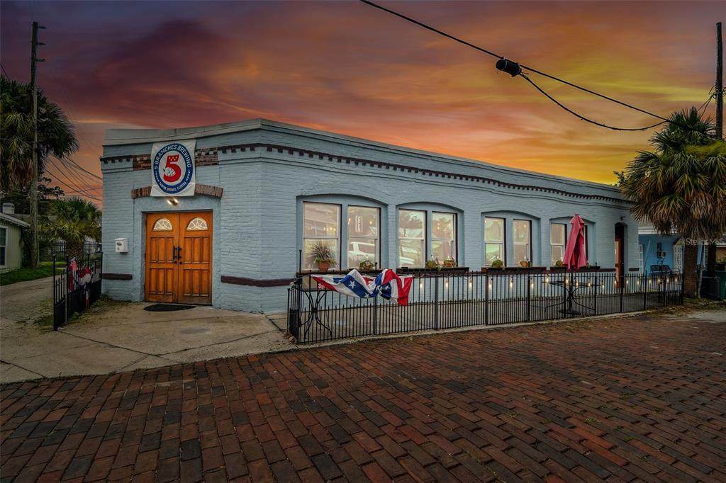 131 Hibiscus Street - Photo 1