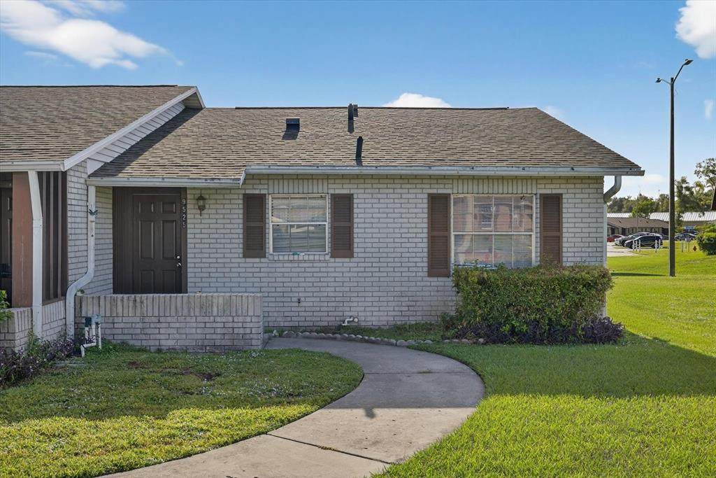 9525 Fieldview Circle - Photo 1