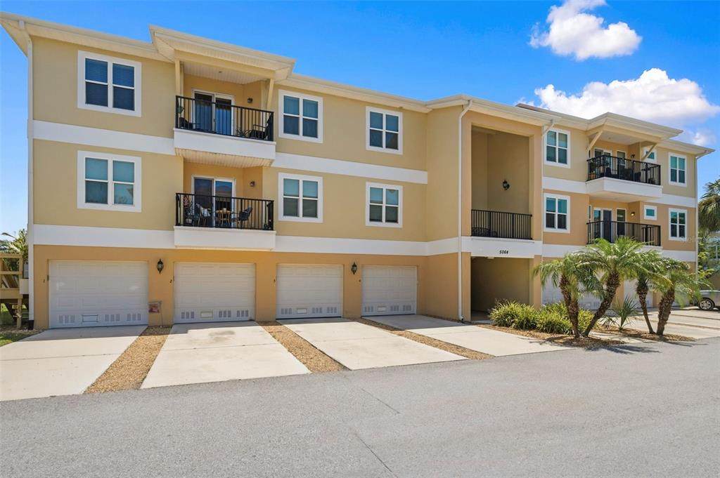 5064 Royal Palms Way - Photo 1