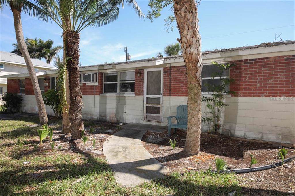 2901 Avenue C - Photo 1