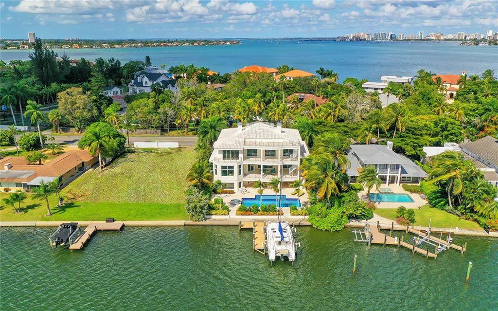 852 Siesta Drive - Photo 1