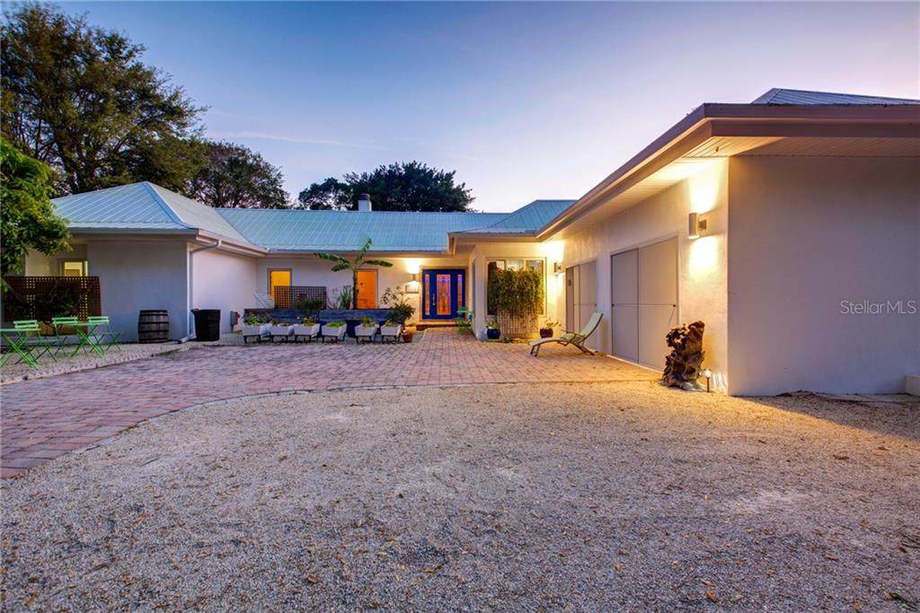703 Tropical Circle - Photo 1