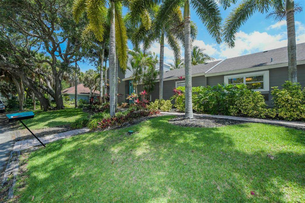 690 Tropical Circle - Photo 1