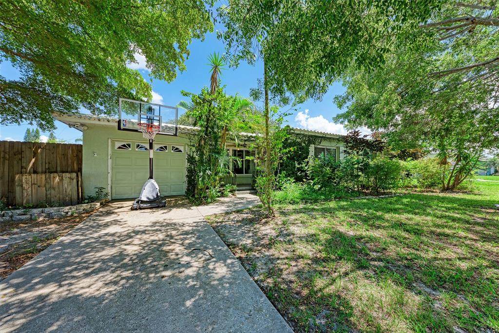 1104 Temple Avenue - Photo 1