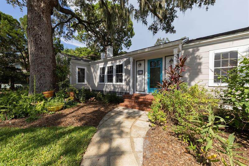 211 25TH Street - Photo 1