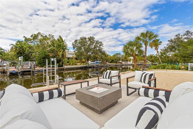 525 Treasure Boat Way - Photo 1