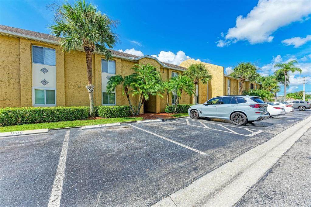 1850 Toucan Way - Photo 1