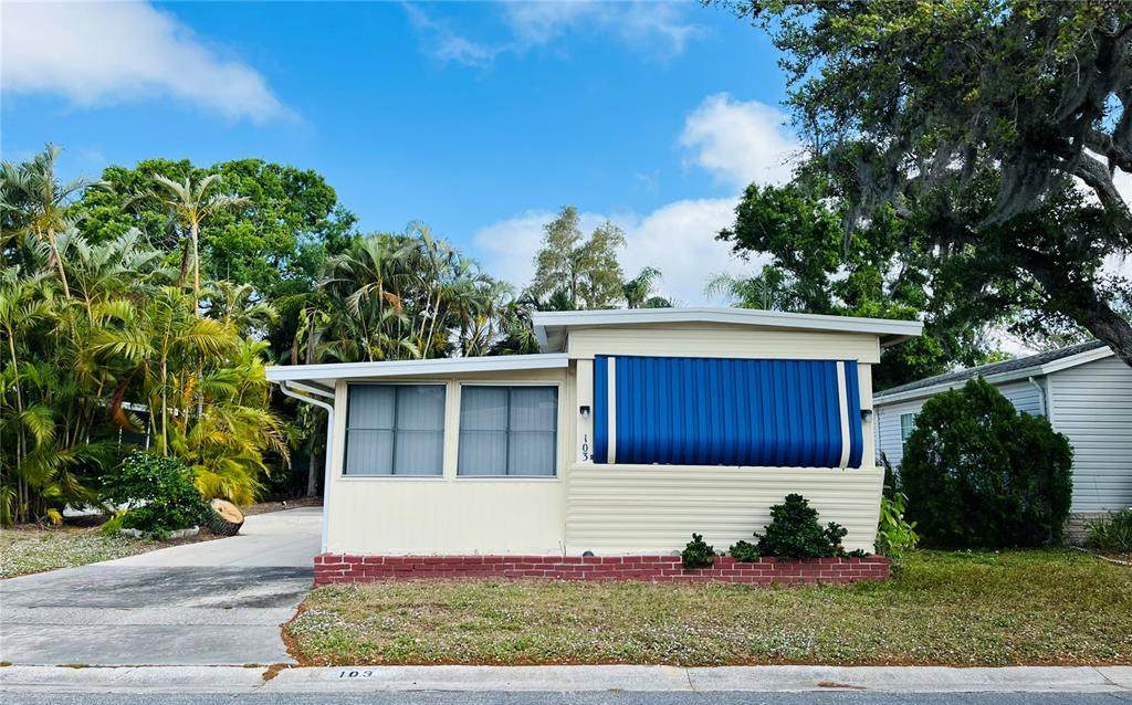 103 Oakwood Boulevard - Photo 1