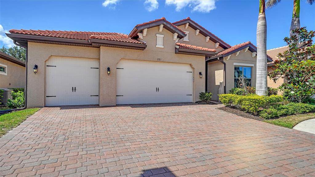 227 Maraviya Boulevard - Photo 1