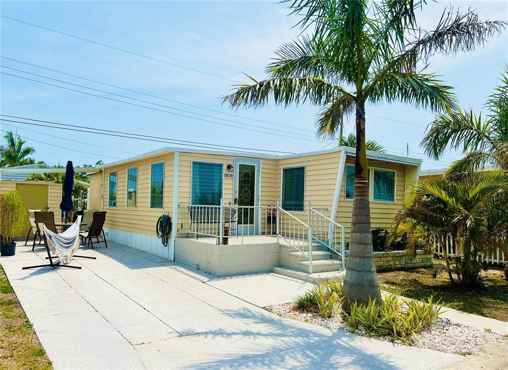 1010 49TH Avenue - Photo 1