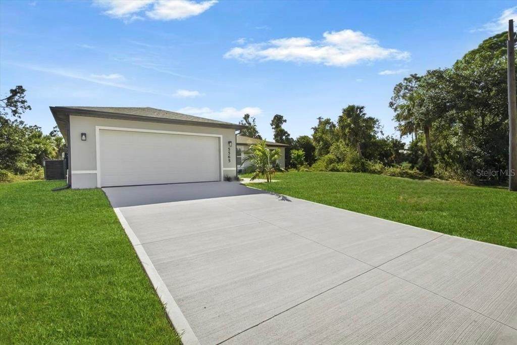 5565 Lavender Avenue - Photo 1