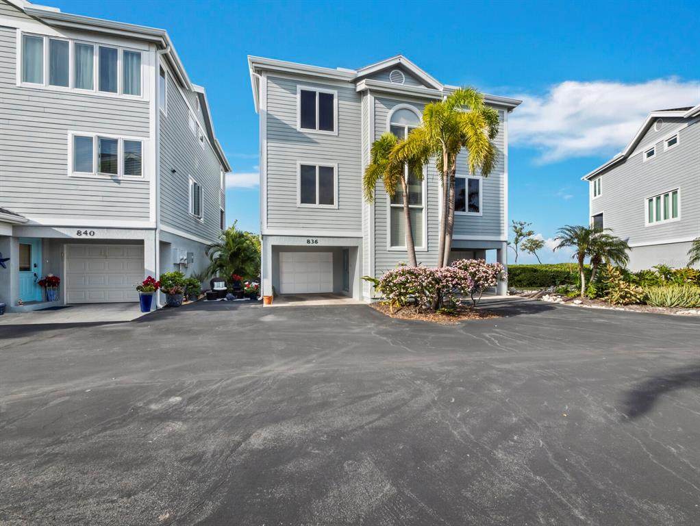 836 Evergreen Way - Photo 1