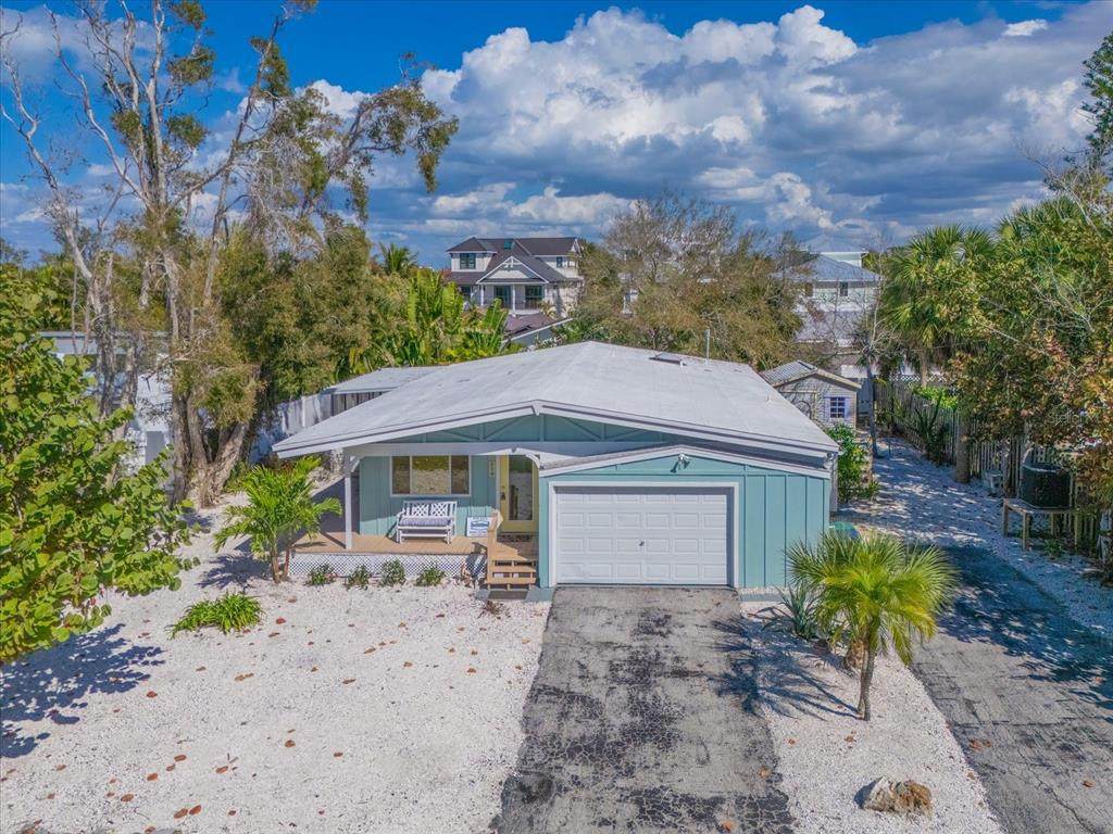 216 Gladiolus Street - Photo 1