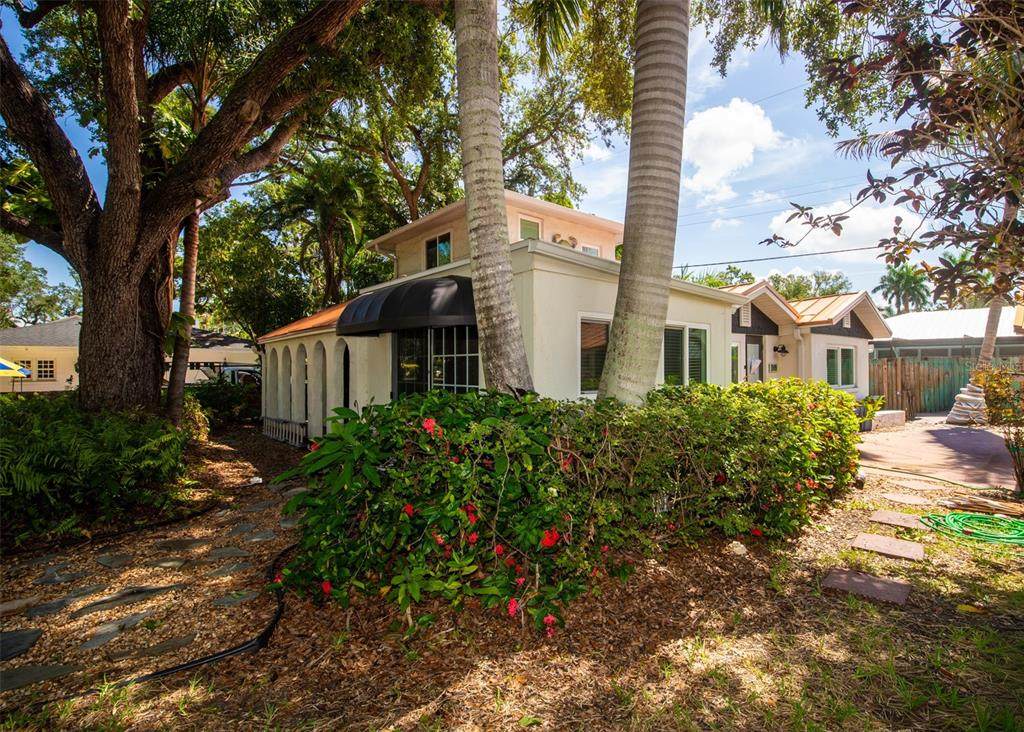 219 24 Street - Photo 1