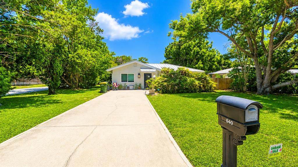 640 47TH Street - Photo 1