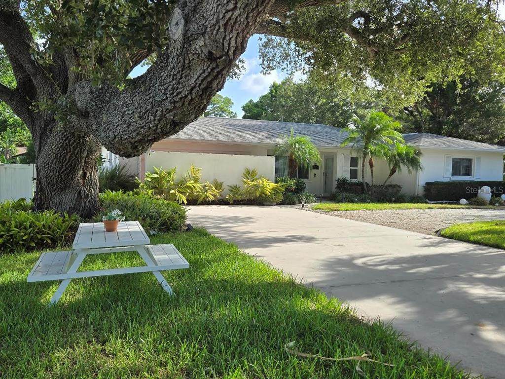 329 Bernard Avenue - Photo 1