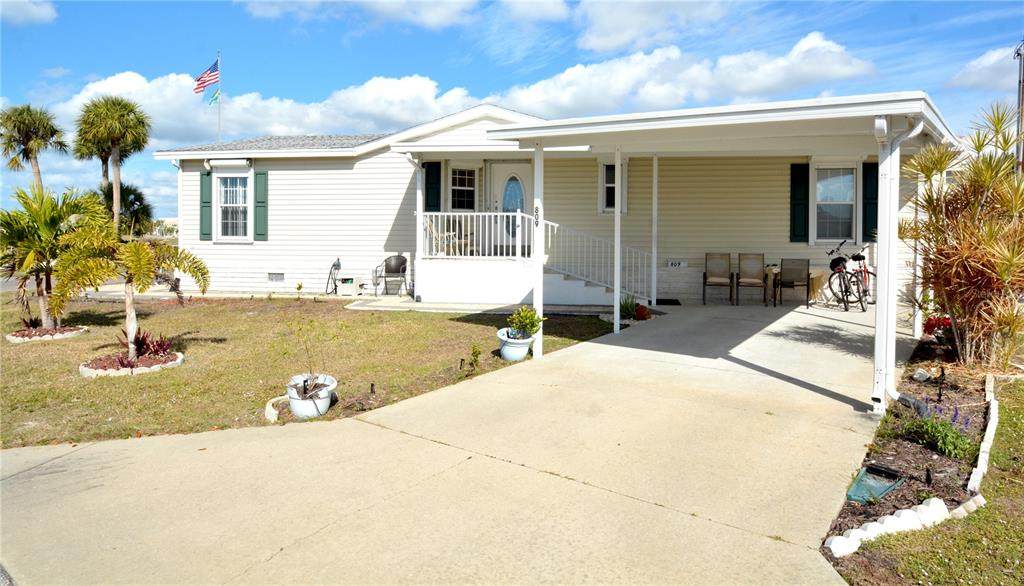 809 Waterway - Photo 1