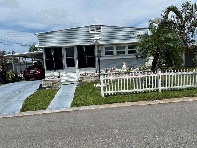 607 50TH AVENUE TER W - Photo 1