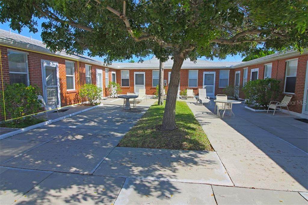 908 Villas Drive - Photo 1