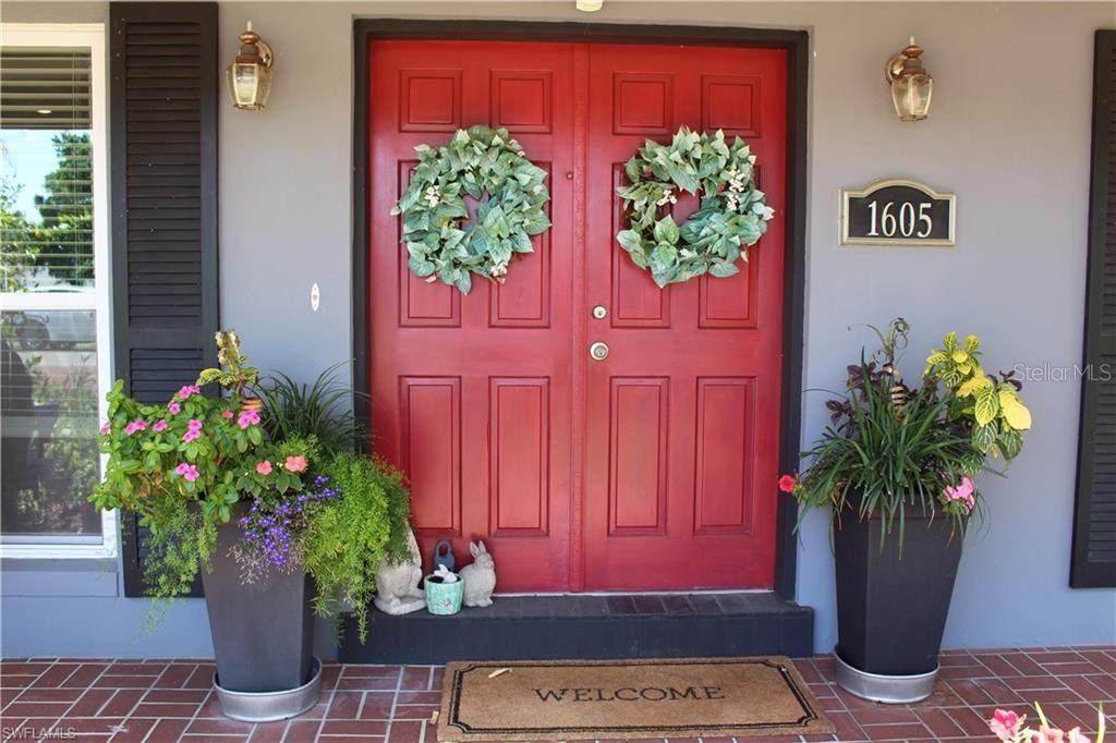 1605 Oakley Avenue - Photo 1