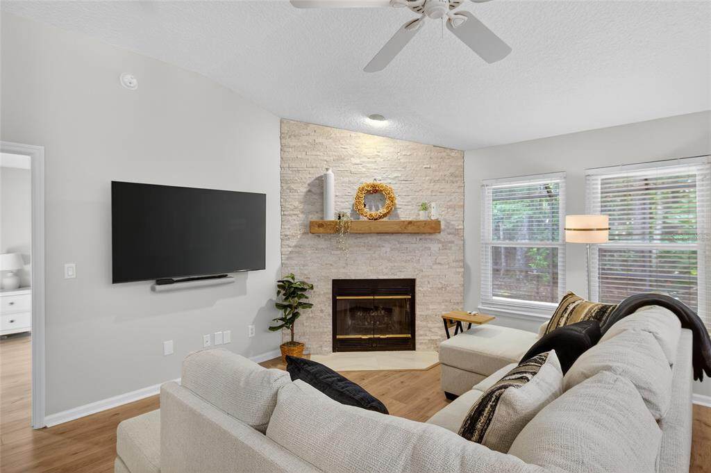 984 Buttercup Drive - Photo 1