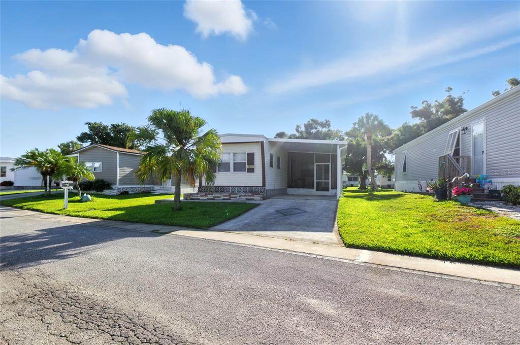 5733 Holiday Park Boulevard - Photo 1